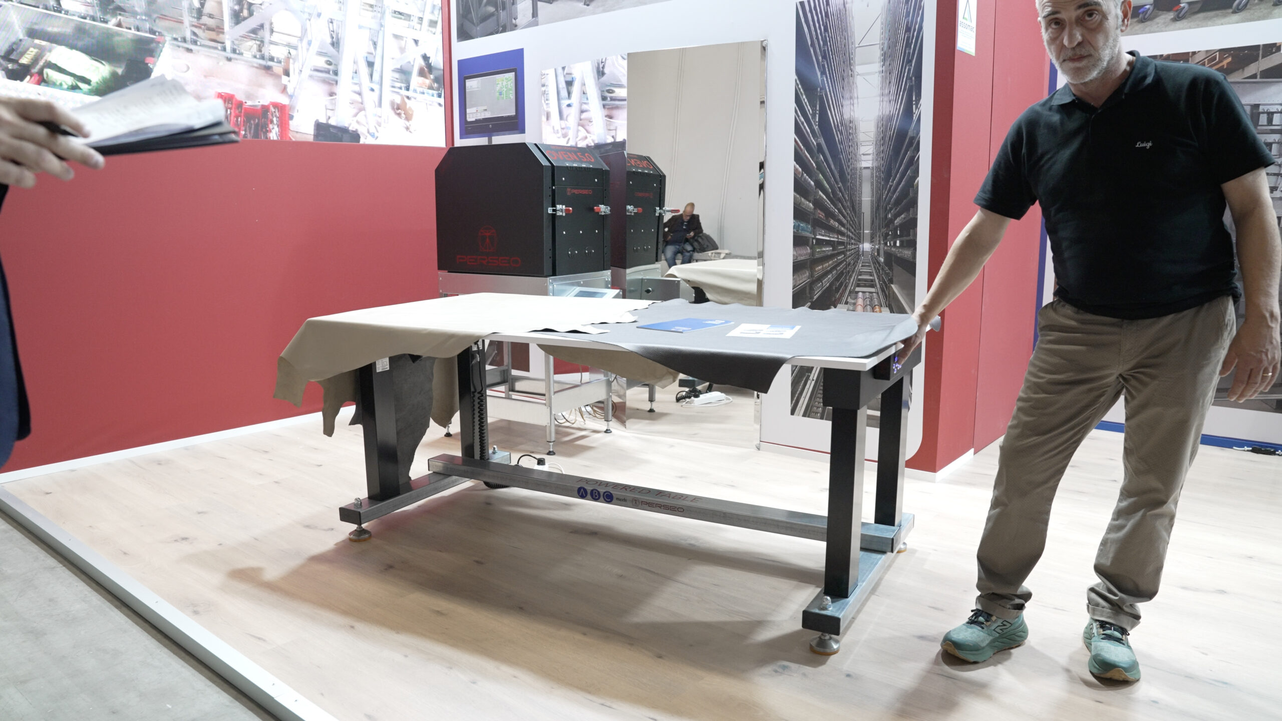 ABC EQUIPMENTS & SOLUTIONS: Ergonomic table | Simac Tanning Tech