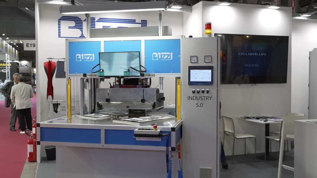 BUZZI: Macchina per la saldatura ad alta frequenza completamente elettrica