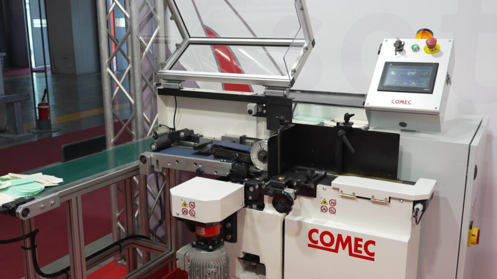 COMEC: Scarnitrice automatica per contrafforti termoplastici