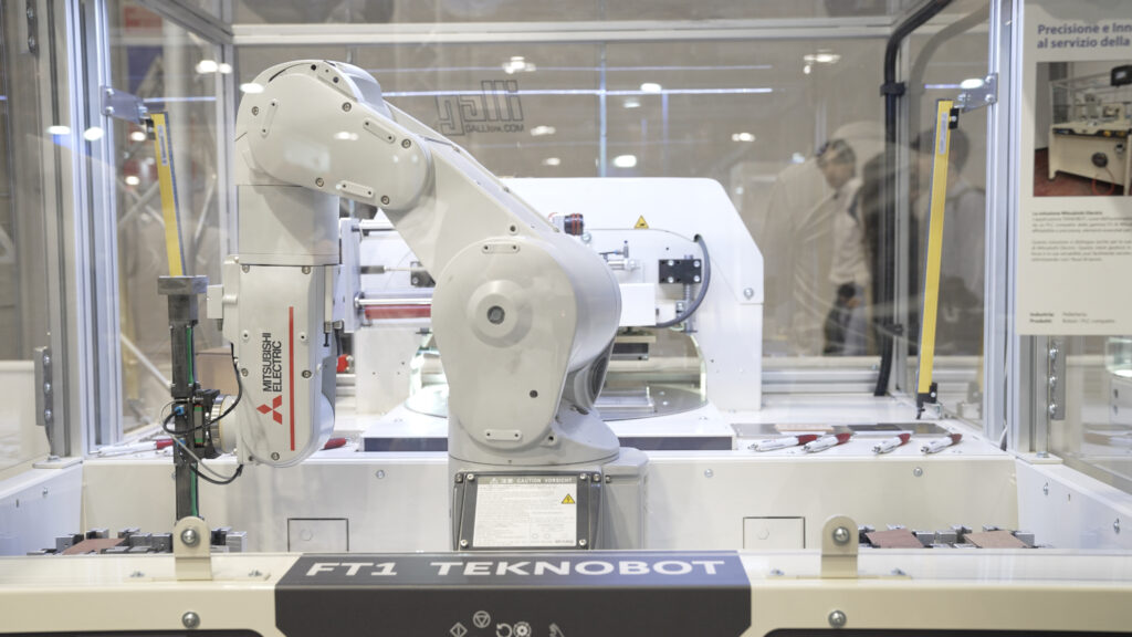 GALLI – OVERMEC: Robotica per il carico e lo scarico pezzi