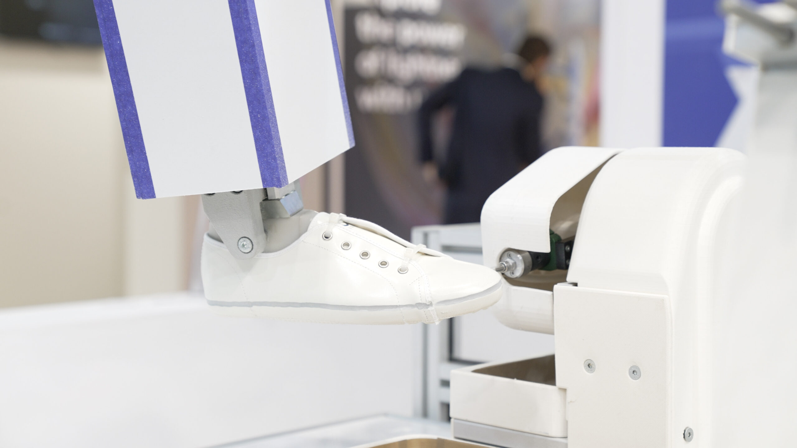 GUSBI – AUTEC: Cardatura e incollaggio robotizzati