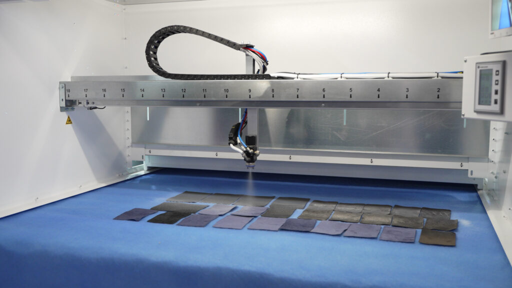 INTERCOM: Ergonomia e controllo grammatura per applicazione di adesivi