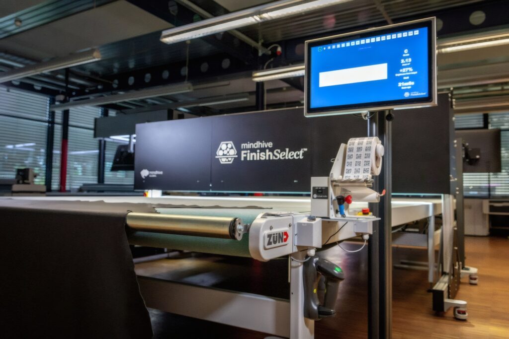 ZÜND: Automazione e AI per il taglio della pelle